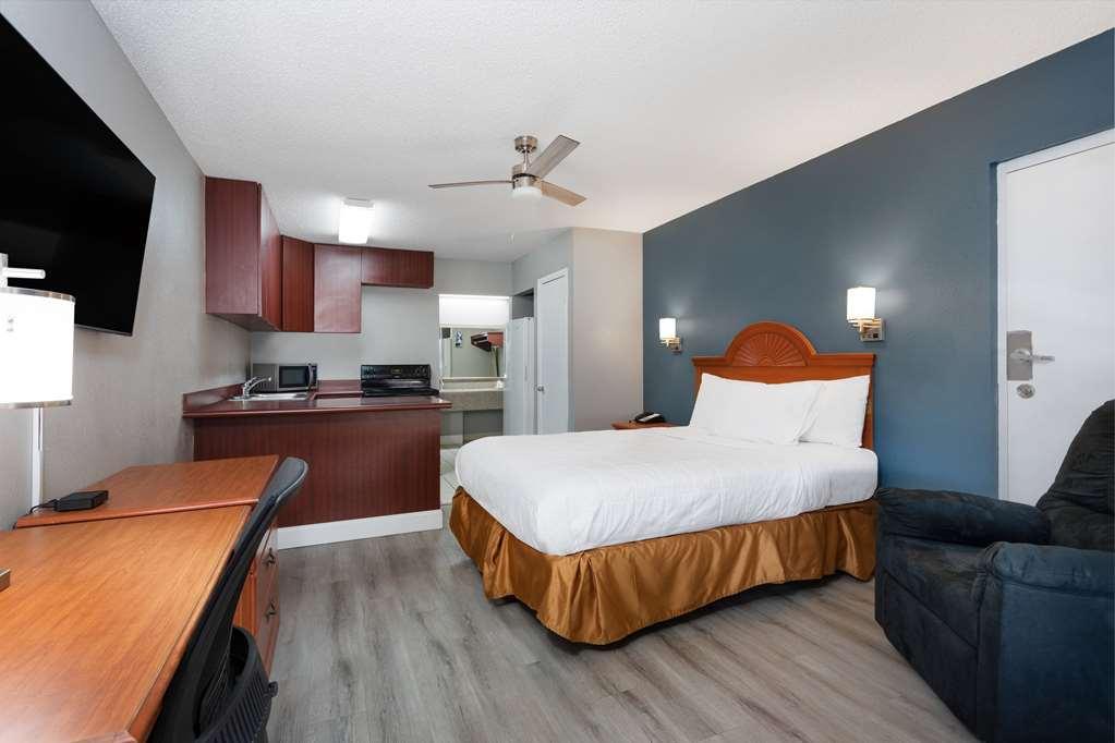 Baymont By Wyndham Marianna Hotel Room photo