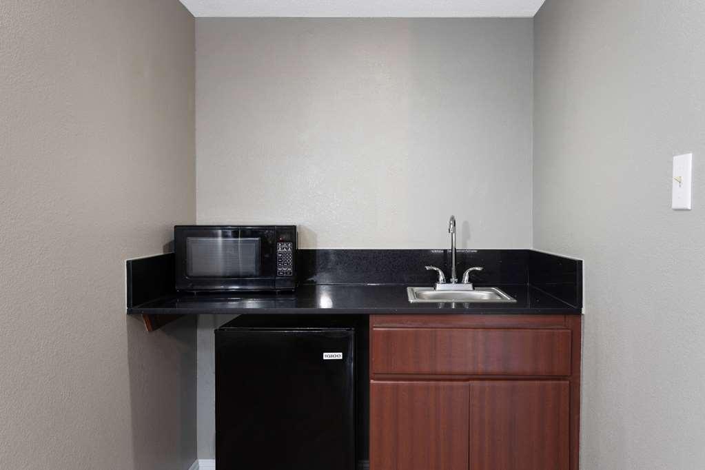 Baymont By Wyndham Marianna Hotel Room photo